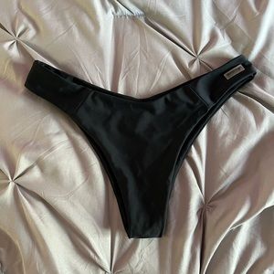 Blackbough Maui bottoms size L never worn